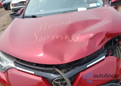 2018 Toyota Rav4 Xle z USA, uszkodzony, nr VIN JTMRFREV2JD255791